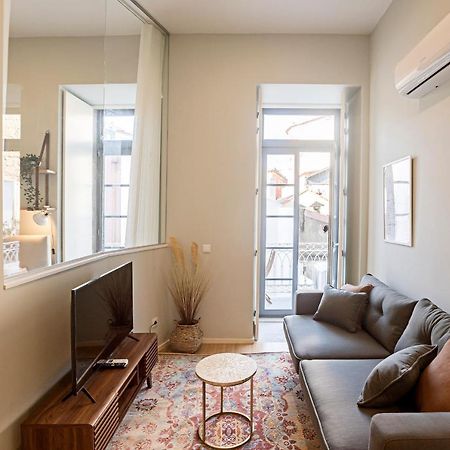 31 Janeiro 157 - Stylish 1Br W/ Ac & Balcony By Lovelystay Porto Luaran gambar