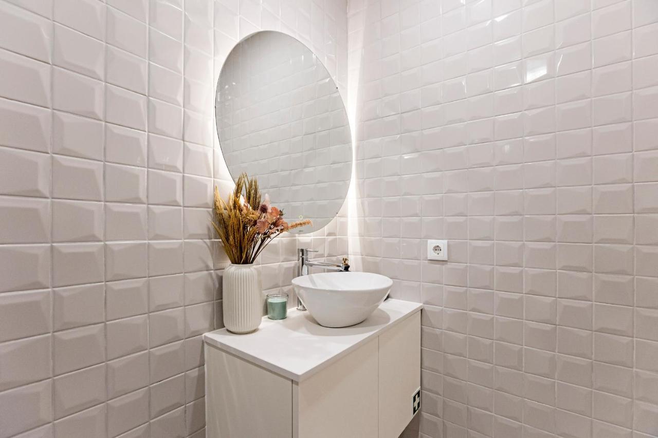 31 Janeiro 157 - Stylish 1Br W/ Ac & Balcony By Lovelystay Porto Luaran gambar