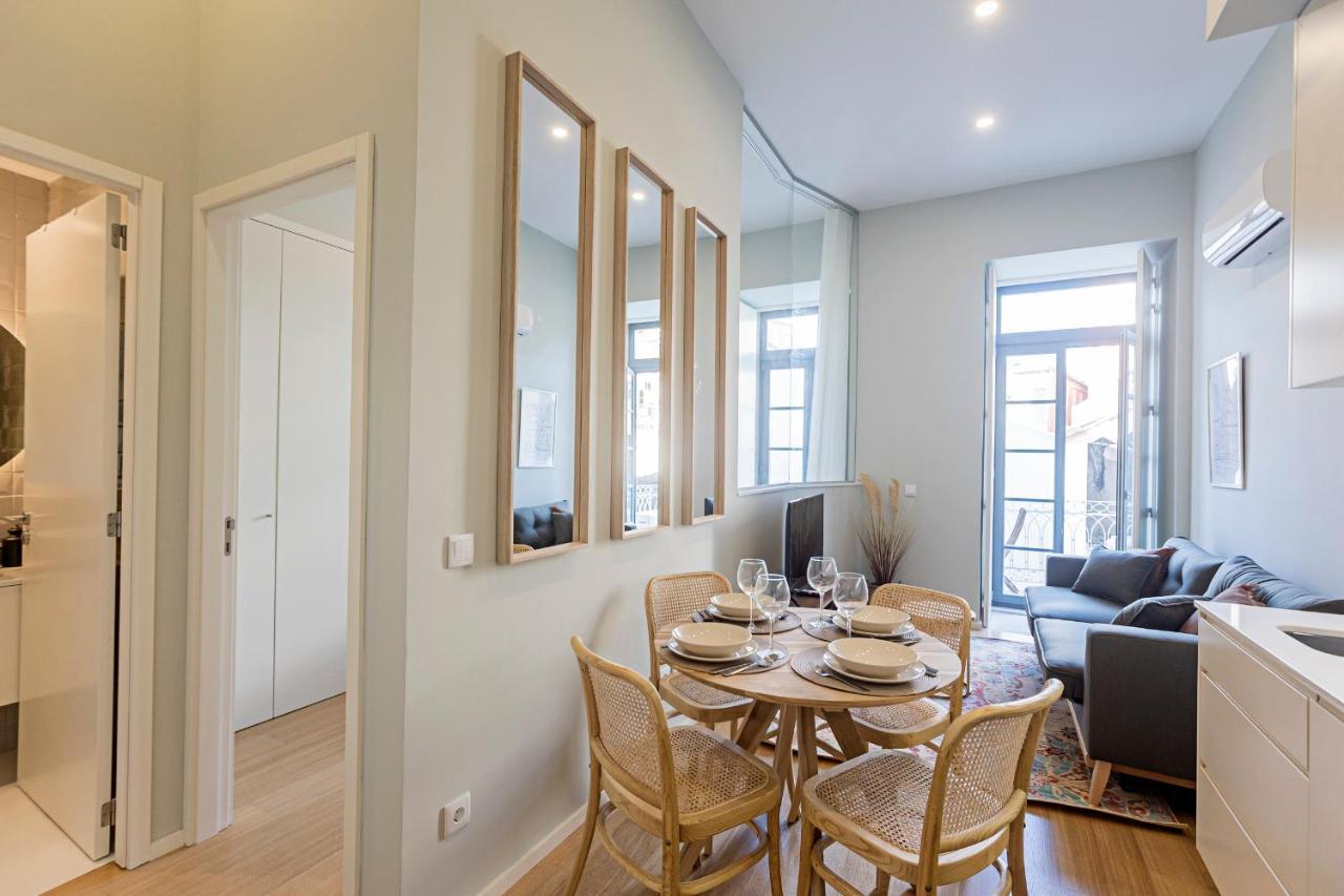 31 Janeiro 157 - Stylish 1Br W/ Ac & Balcony By Lovelystay Porto Luaran gambar