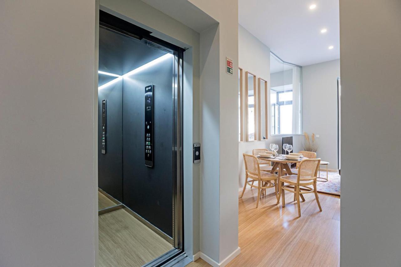 31 Janeiro 157 - Stylish 1Br W/ Ac & Balcony By Lovelystay Porto Luaran gambar